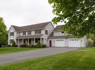 90 Woodland Dr, Northampton, MA 01062