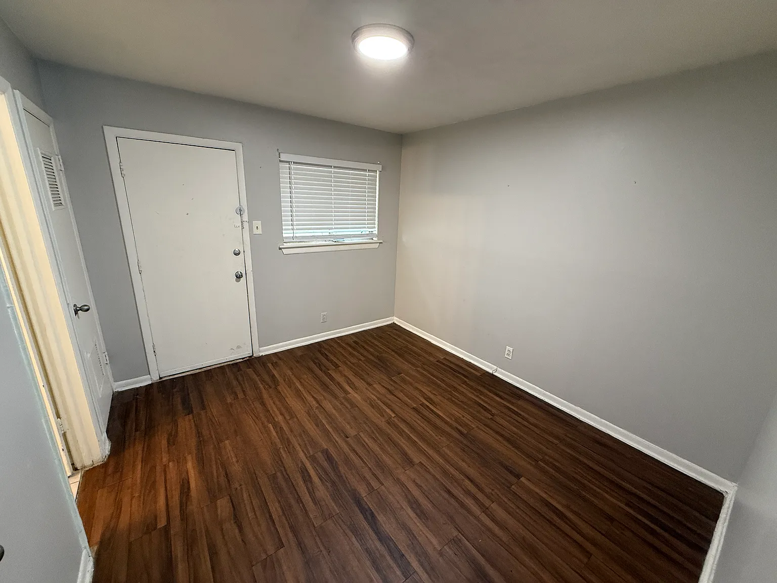 1 bed, 350 sqft, $845 — Photo 2