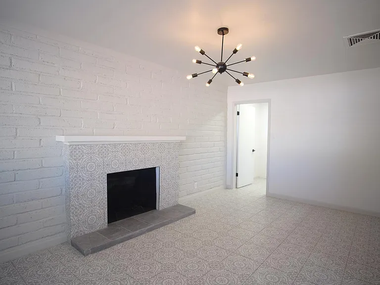 2743 N Park Ave — Photo 8