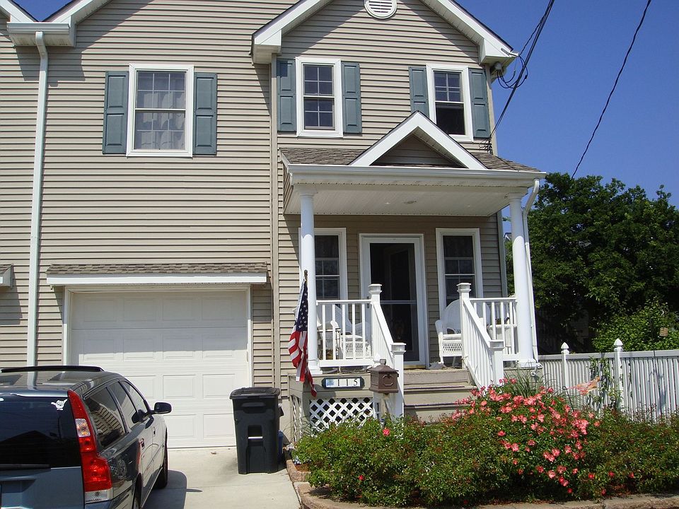 Front with 1 car Garage