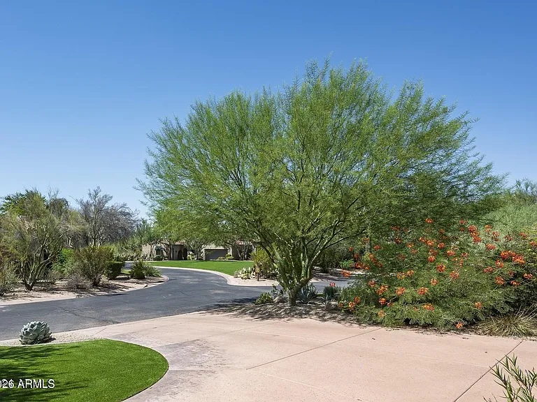 9128 E Mountain Spring Rd — Photo 24