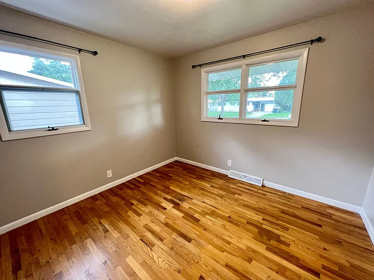 2539 Howard Ave — Photo 16
