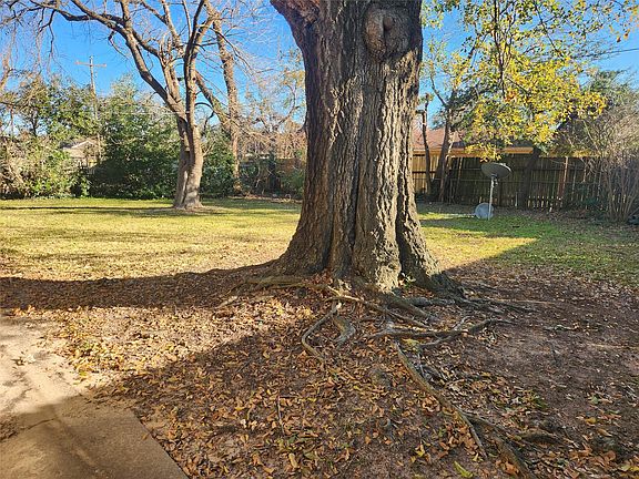 5th image of 903 Peach Spring Dr