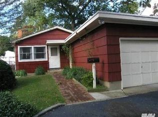15 Locust Ave, Bayville, NY 11709