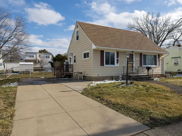 933 Colony Dr, Erie, PA 16505