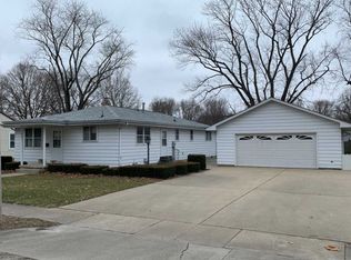 401 Stout St, Saint Joseph, IL 61873
