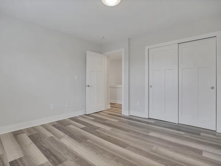 280-290 S State St #1-18 — Photo 15