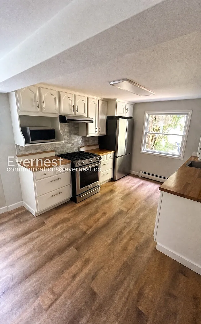 3 bed, 1.5 bath, 1778 sqft, $2,300 — Photo 1