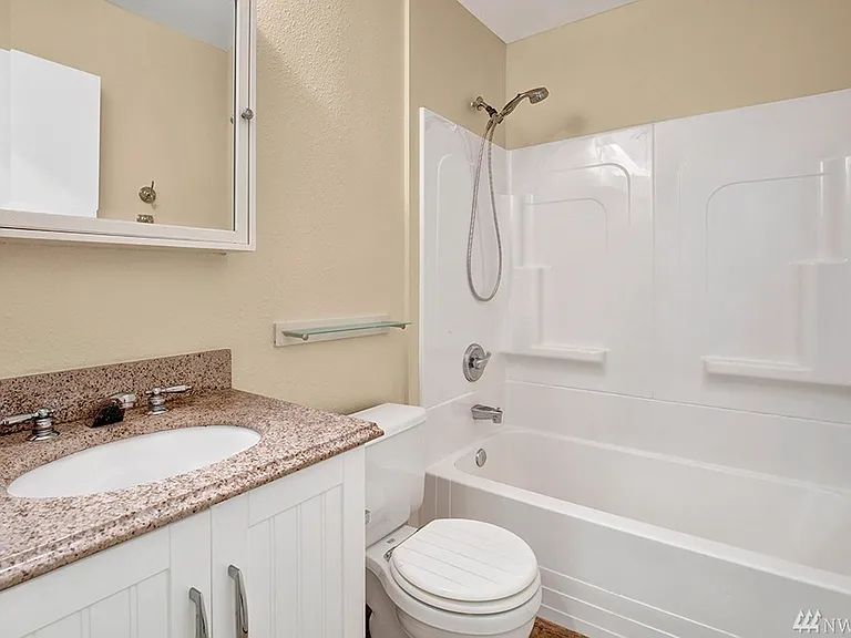 4425 Greenwood Ave N #1005 — Photo 8