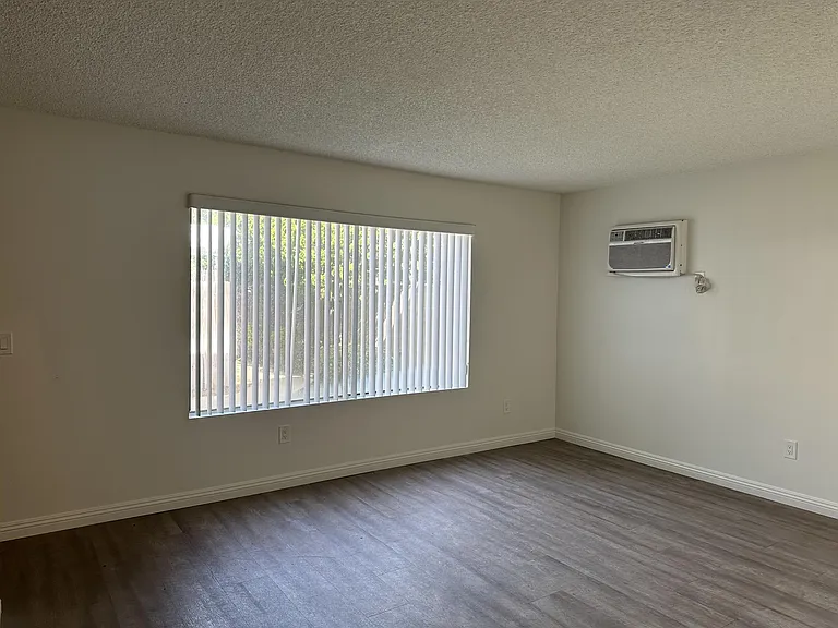 160 N Fonda St #2 — Photo 31
