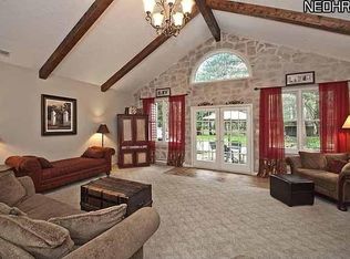 17158 Sunset Dr, Chagrin Falls, OH 44023