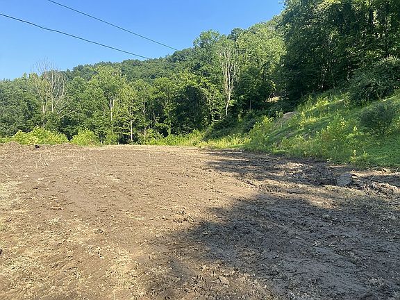 3rd image of 2700 Highway 1411