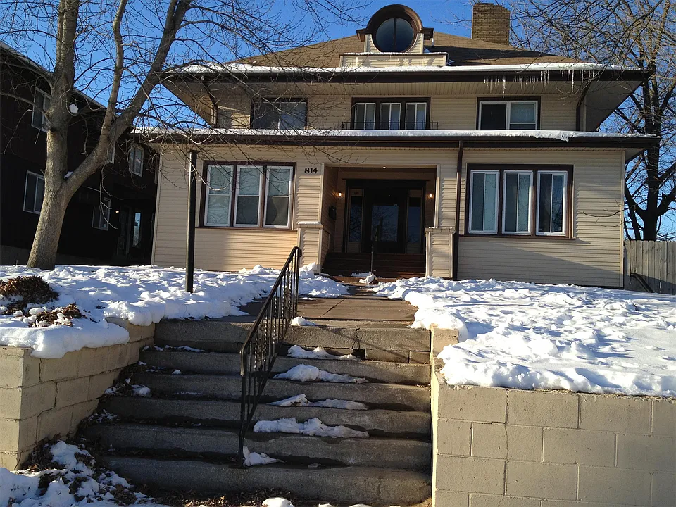 814 W 4th St