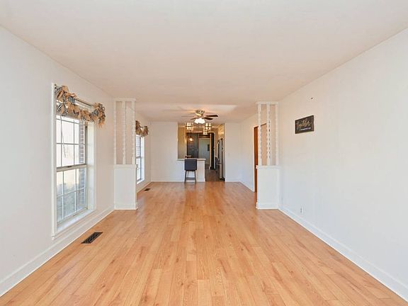 2nd image of 939 Sunset Dr