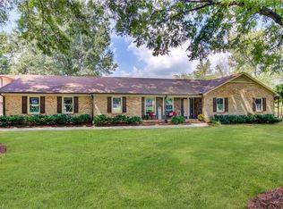 12 Pilot Cir, Greensboro, NC 27407