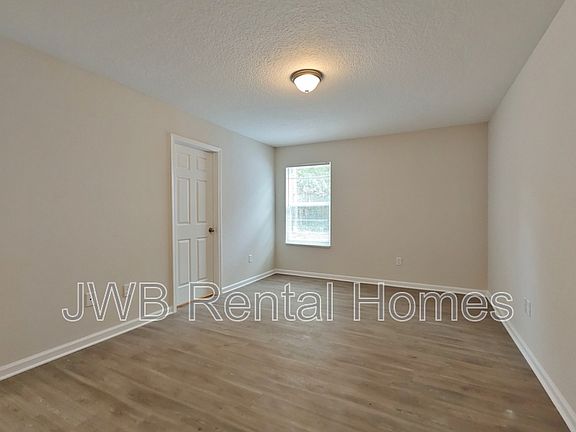 5th image of 467 Malcross Ave