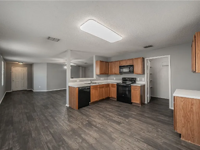 3327 Clydesdale Dr — Photo 8