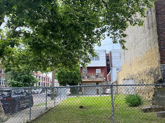 3rd image of 1800 Ashley St