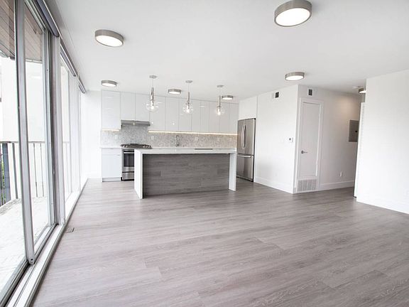 5th image of 2355 Scott St APT 6