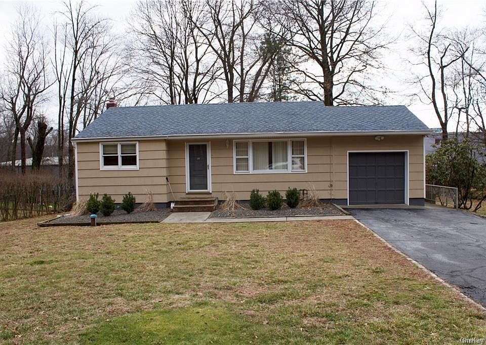 1st image of 14 Strawberry Hill Ln