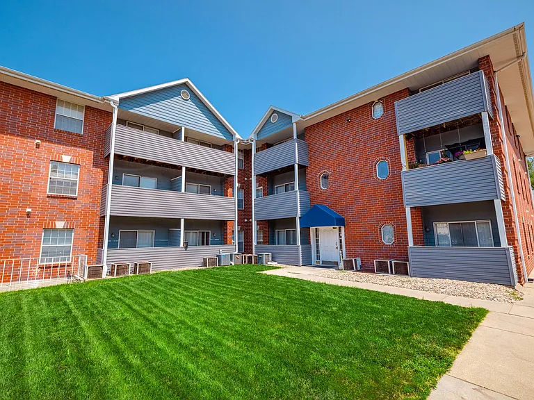 Cambridge Apartments — Photo 3