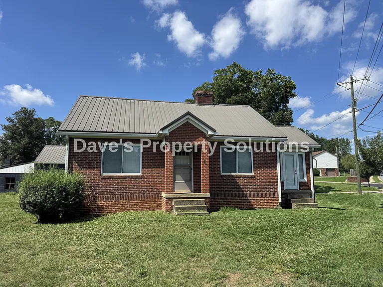 1001 W Clemmonsville Rd — Photo 1