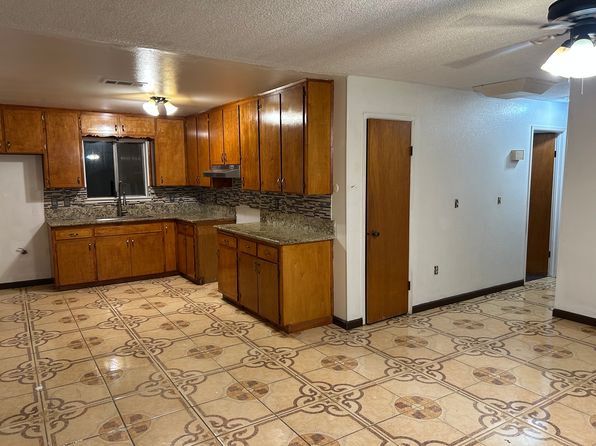8768 S Wrico Ave, Parlier, CA 93648