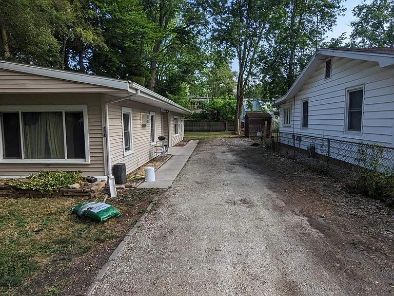406 E Iowa St #2 — Photo 12