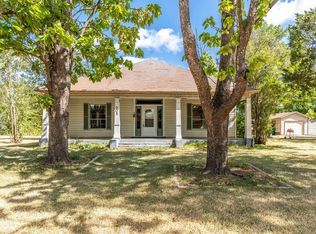 705 W Point Tap Rd, Palestine, TX 75803