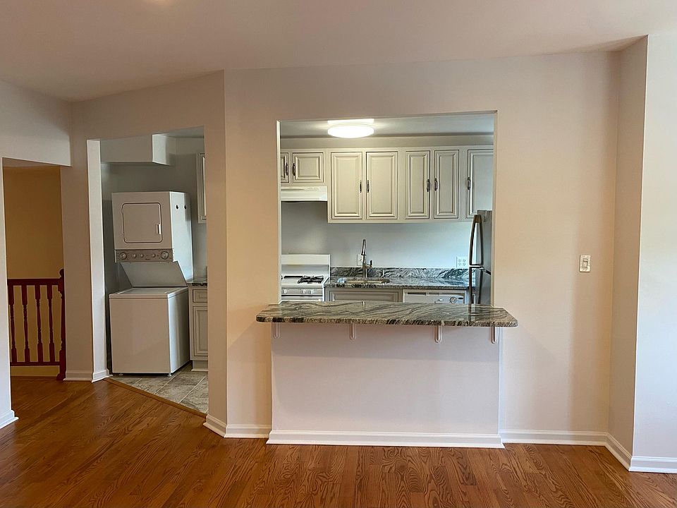 Kitchen/ Living Room area
