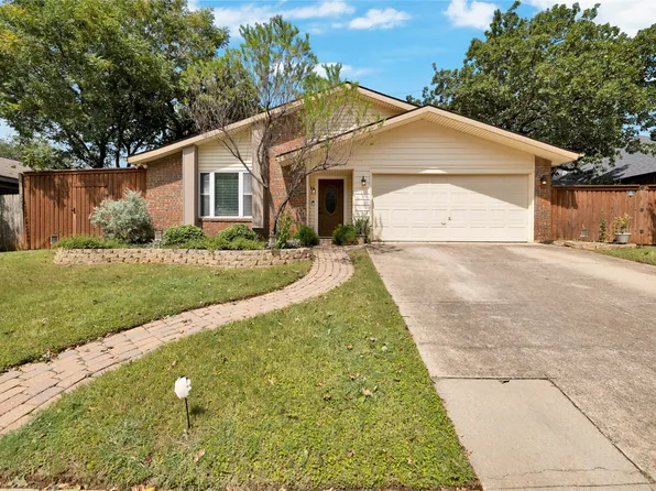 3237 Red Oak Ln, Bedford, TX 76021