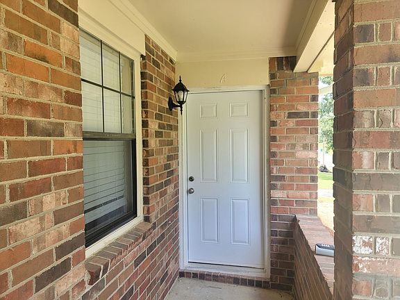 4th image of 134 Stoneybrooks Pl Unit A