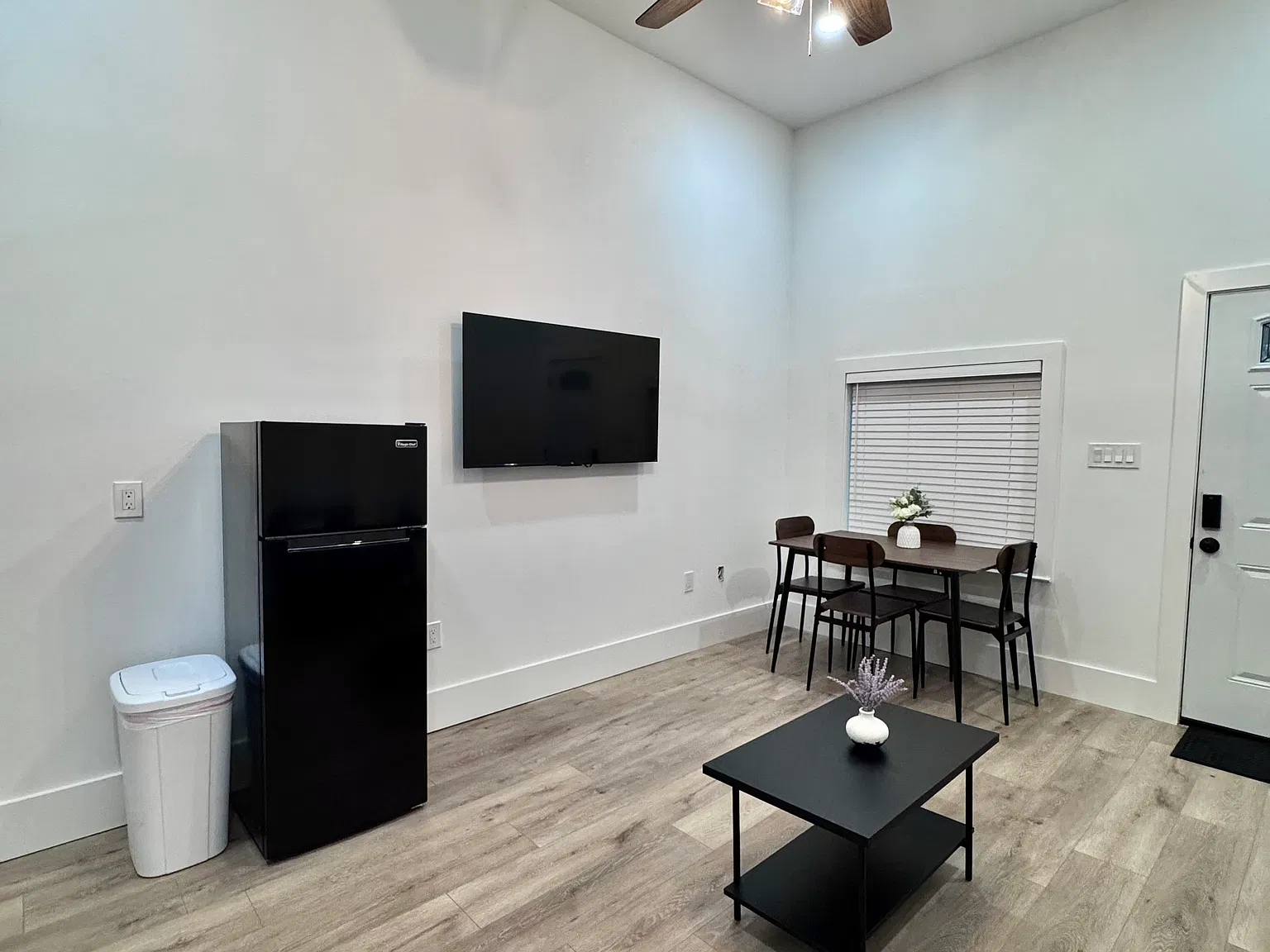 2 bed, 900 sqft, $1,400 — Photo 2