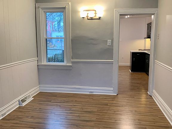 4th image of 621 Bay St