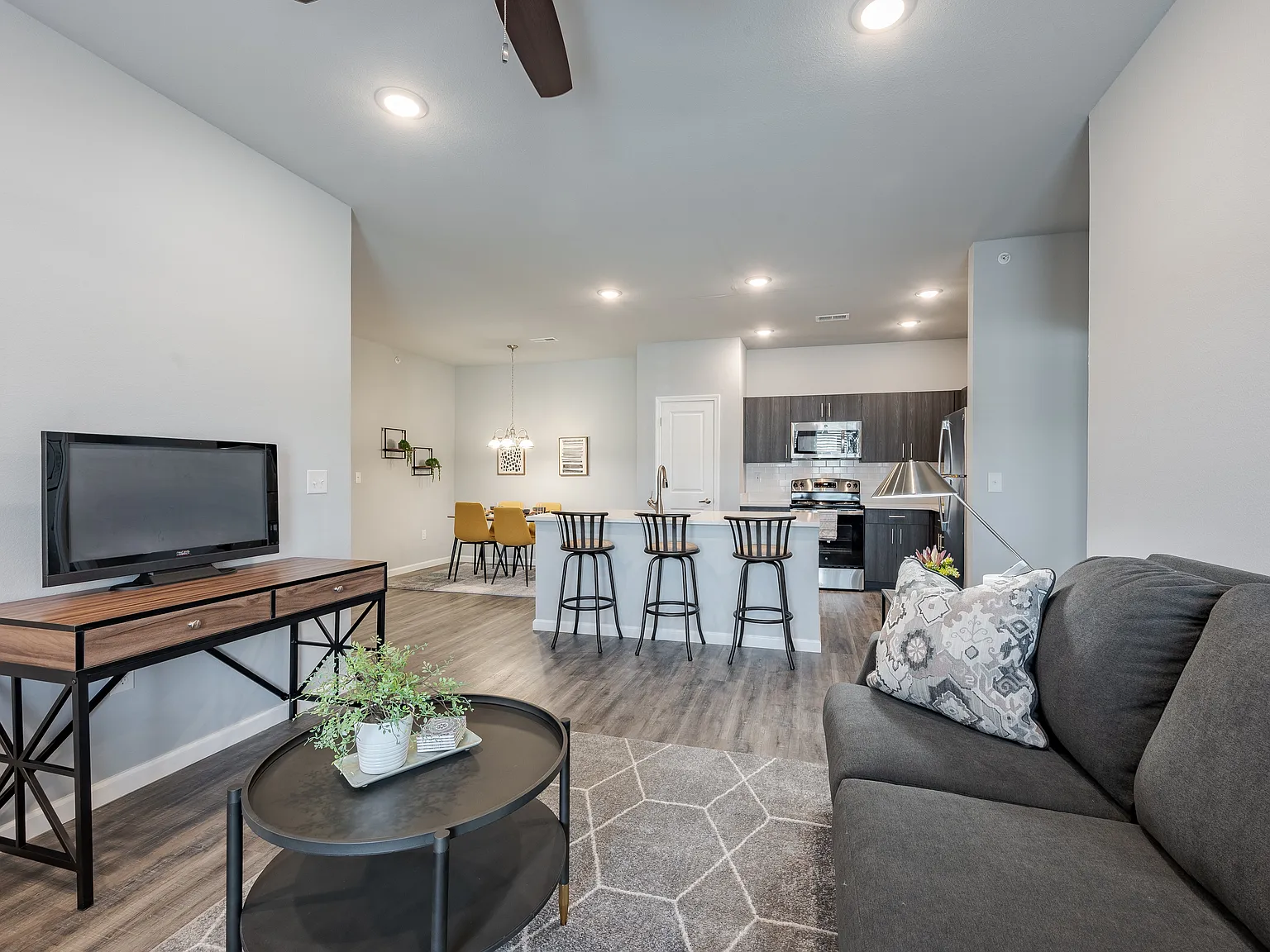 The Commons & Commons Hill Apartments — Photo 2