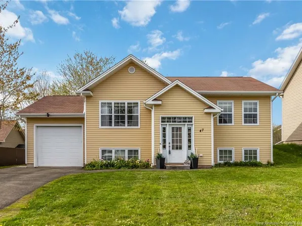 47 Herman St, Dieppe, NB E1A 0R3