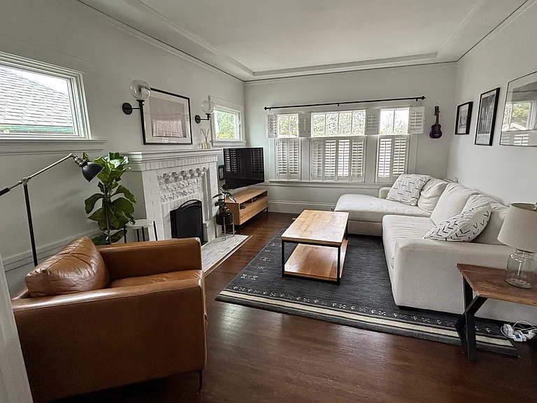 709 Farringdon Ln — Photo 4