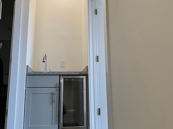 5th image of 520 W Montgomery Ave