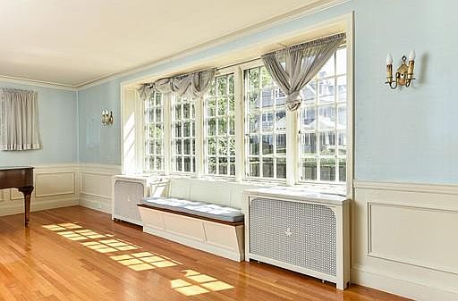 4th image of 40 Wollaston Ave