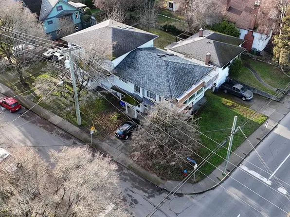 3176 Balfour Ave, Victoria, BC V9A 1S1