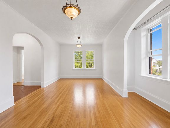 2nd image of 1329 W Addison St APT 3A