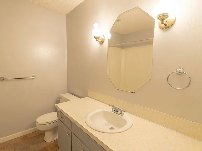 1016 Grayland Dr — Photo 8