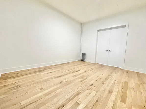 374 Bleecker Street image 4 of 11