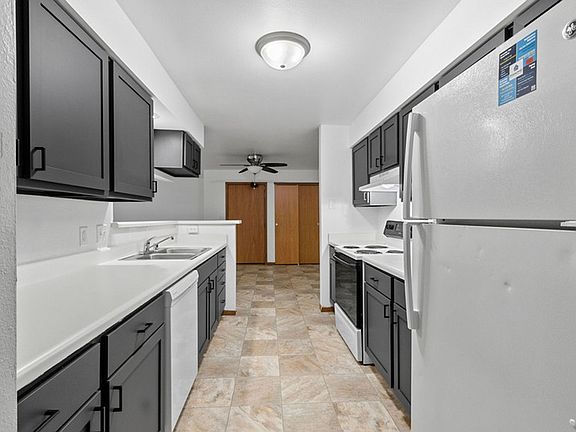 4th image of 2021 Barton Ave #205