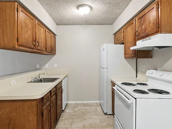 3rd image of 1614 Kelly Dr