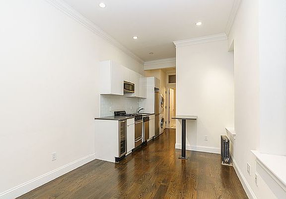 5th image of 58 E 3rd St APT 6