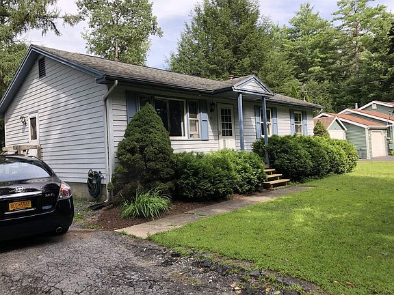4th image of 33 Stewart Dr