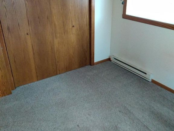 5th image of 201 6th St W APT 1