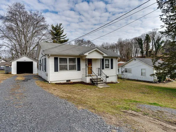 10061 Central Dr, Ooltewah, TN 37363
