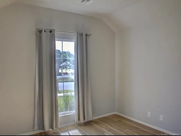 7012 S Elder Ave — Photo 21